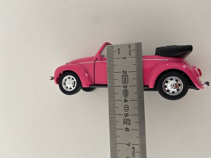 Voiture de collection volskwagen Beetle rose - photo numéro 10