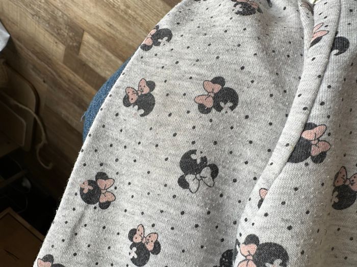 - Ensemble Disney - 9/12 mois - bon état, petite tache - photo numéro 2