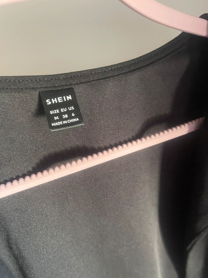 Boléro/ Blazer léger noir Shein taille S avec boutons dorés manches 3/4 - photo numéro 3