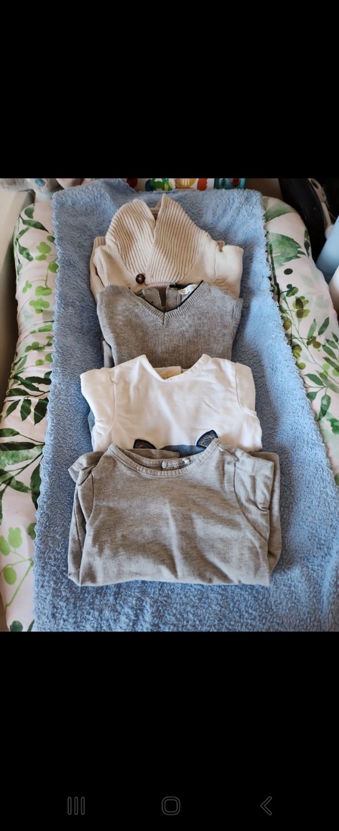 2 pulls et 2 tee shirts 3mois