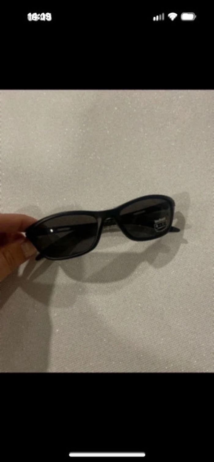 Jolie paire de lunettes de soleil neuves noires Loubsol envoi protégé - photo numéro 5