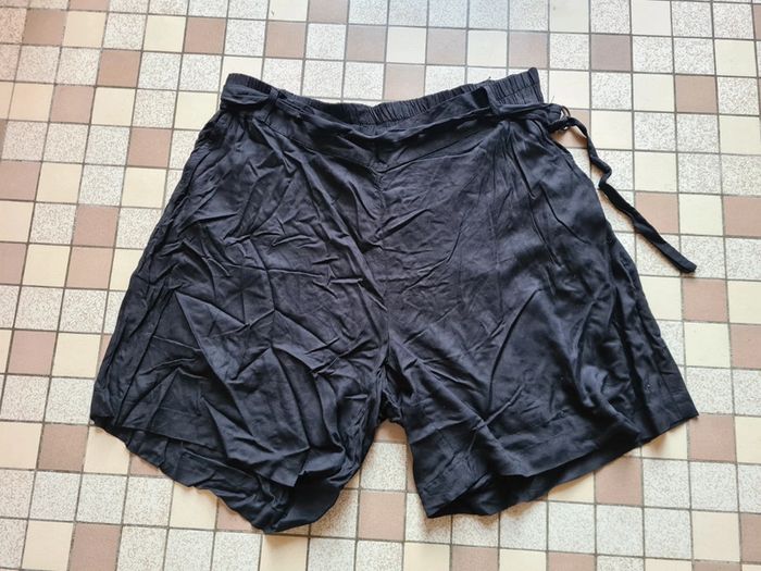 Short court chic léger fin habillé noir Kiabi T48 neuf