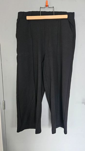 Pantacourt noir Esmara taille 46/48- coupe confort,  élastique à la taille