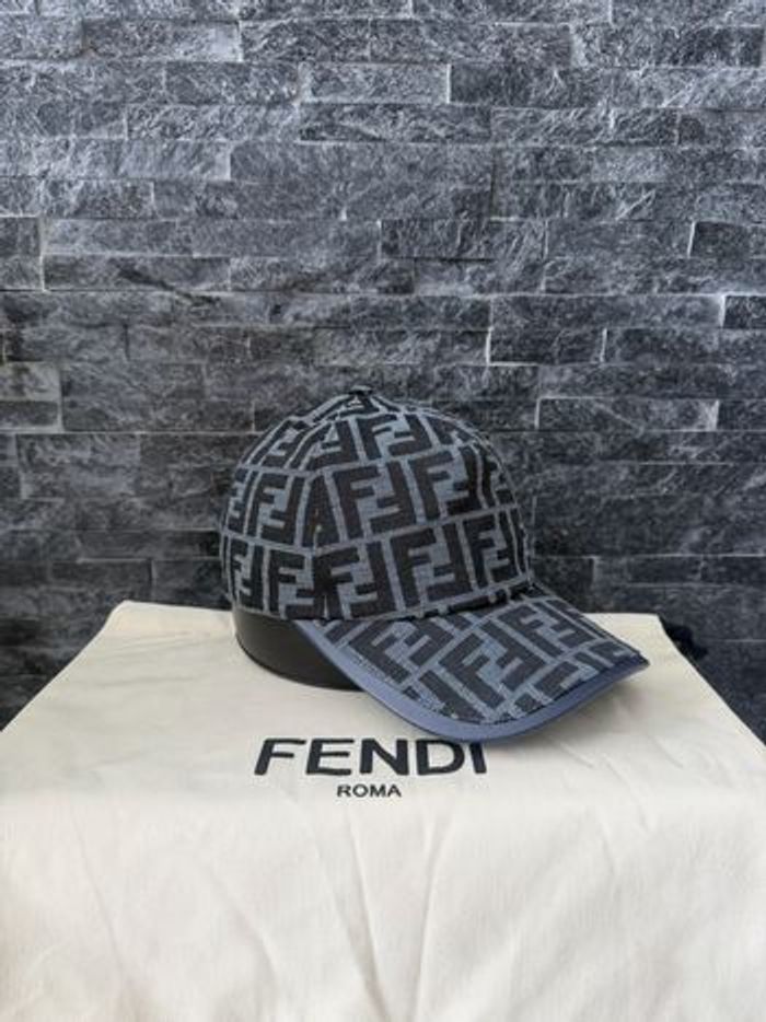 Casquette fendi - photo numéro 5