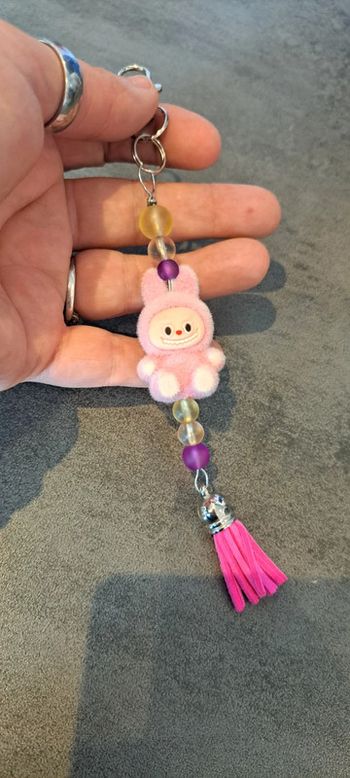 Porte-clés kawaii rose – Figurine style Labubu & perles colorées