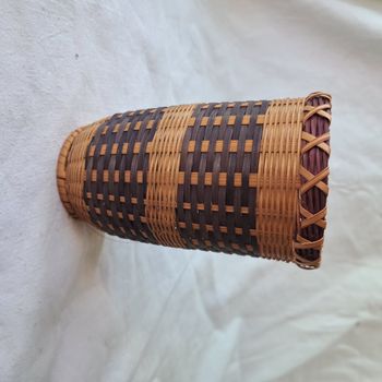 Gobelet petit pot motifs violet mauve en rotin osier roseau du Laos