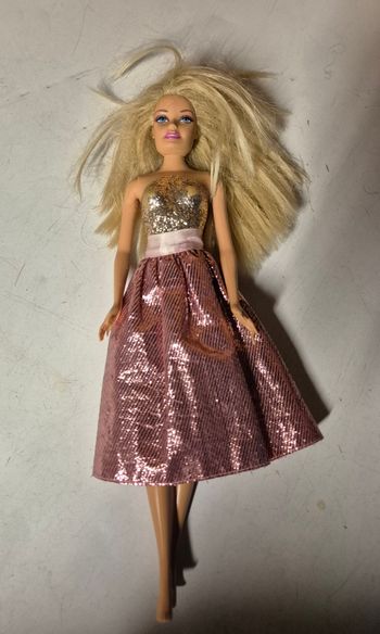 Poupée barbie princesse moderne dazzling beautyful annee 2009