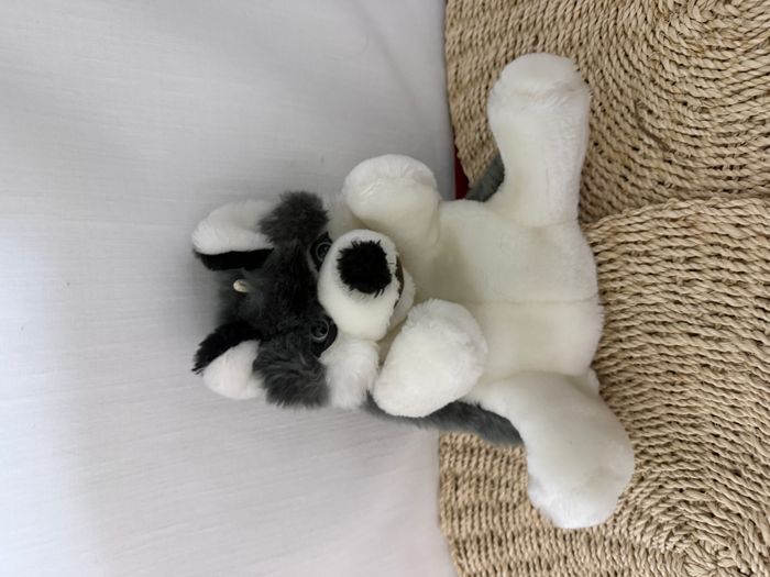 Doudou marionnette chien loup gris blanc