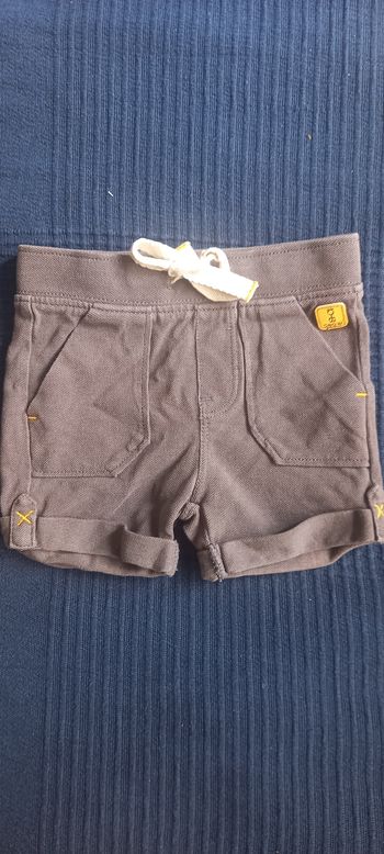 Short gris bébé