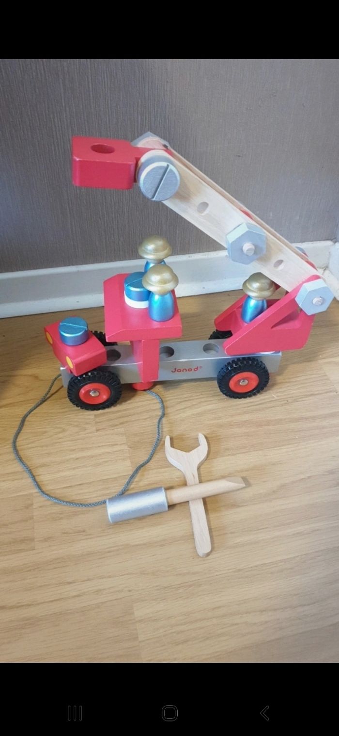 Camion de pompier en bois