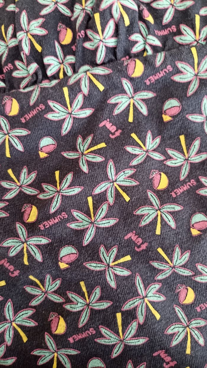 Petite robe pour petite fille de quatre ans - photo numéro 2