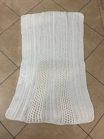 Couverture tricotée à la main