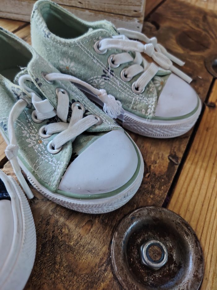Lot 2 paires baskets fille taille 22 - photo numéro 6