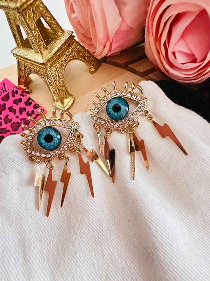 🧿Boucles d’oreilles œil bleu & éclairs dorés – Betsey Johnson – Pièce statement rare - photo numéro 4