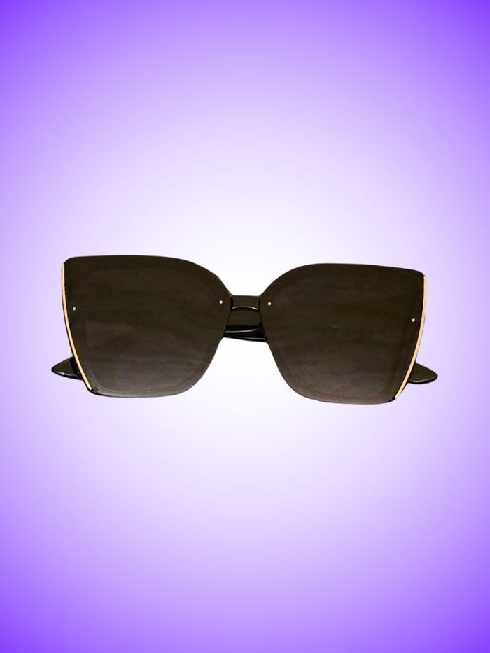 Lunettes de Soleil Femme – Monture Large Noire – Style Papillon/Cat Eye Moderne – Très Bon État