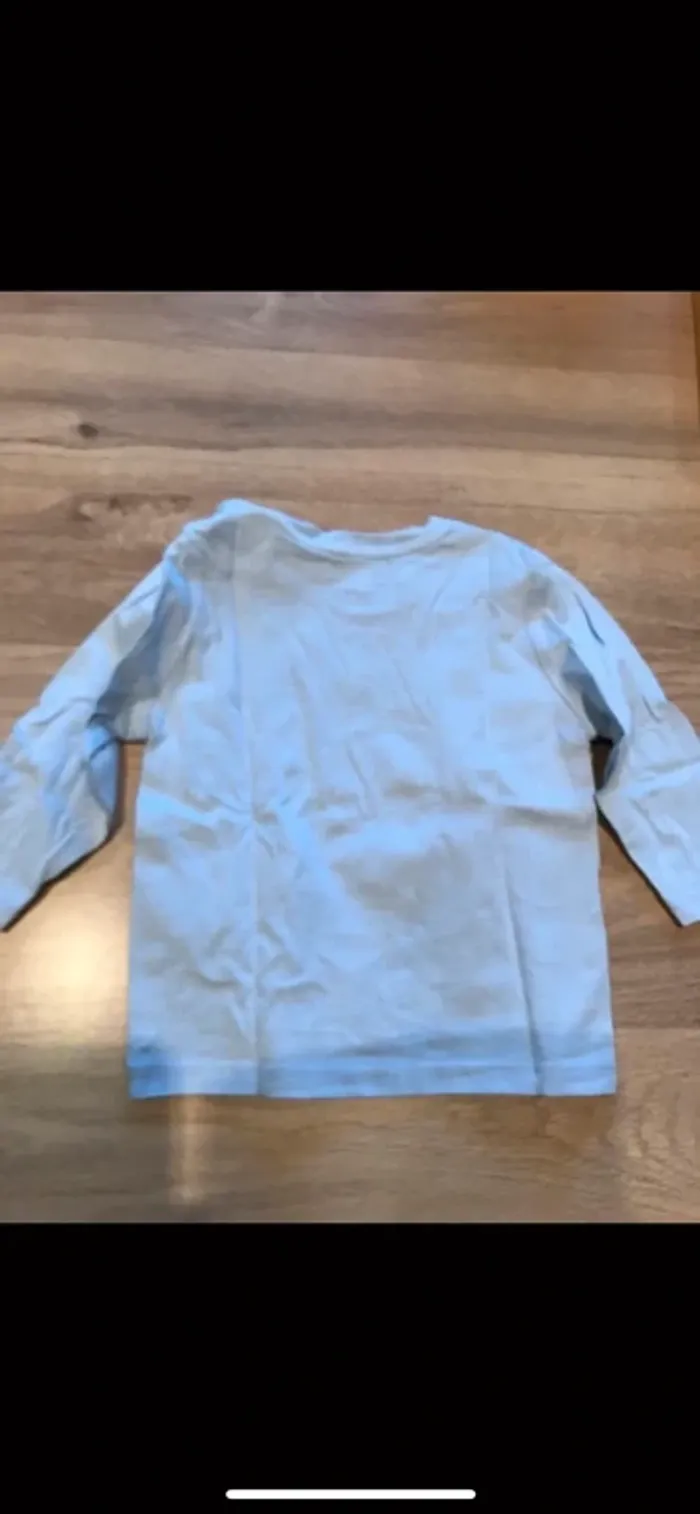 T-shirt Hugo boss taille 12 mois - photo numéro 3