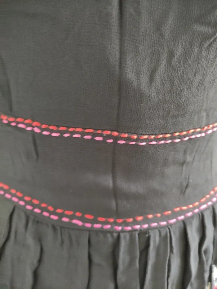 Robe noire et rouge derby - photo numéro 5