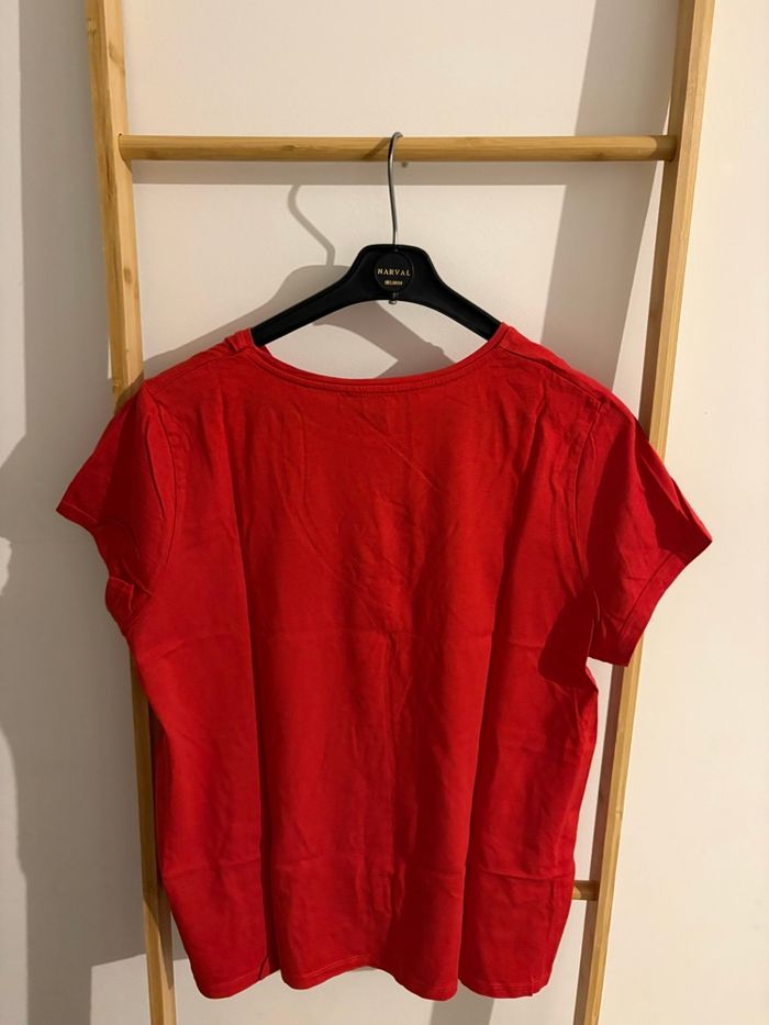 T-shirt Rouge Primark avec Inscription "Love Always Wins" - Taille S - photo numéro 3