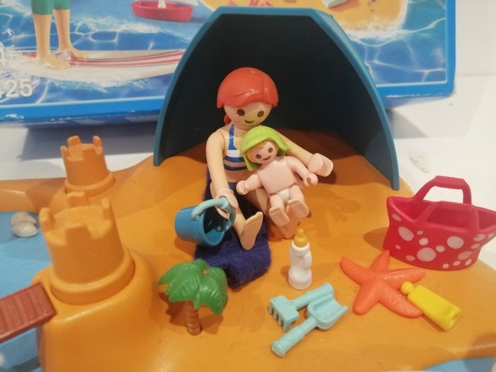 Famille playmobil à la plage - photo numéro 3