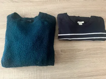 Deux pulls de grossesse
