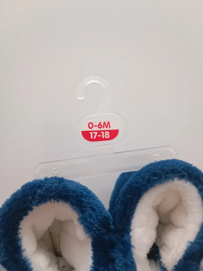 Chaussons neuf 0-6 mois - photo numéro 2