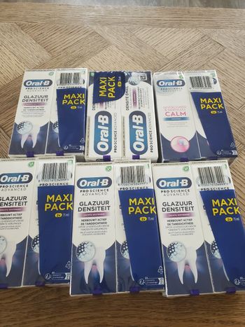 Lot de 12 dentifrices oral b pro science advanced à 24€
