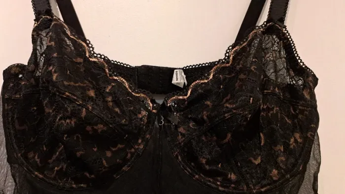 Nuisette noire, 100 E - photo numéro 2