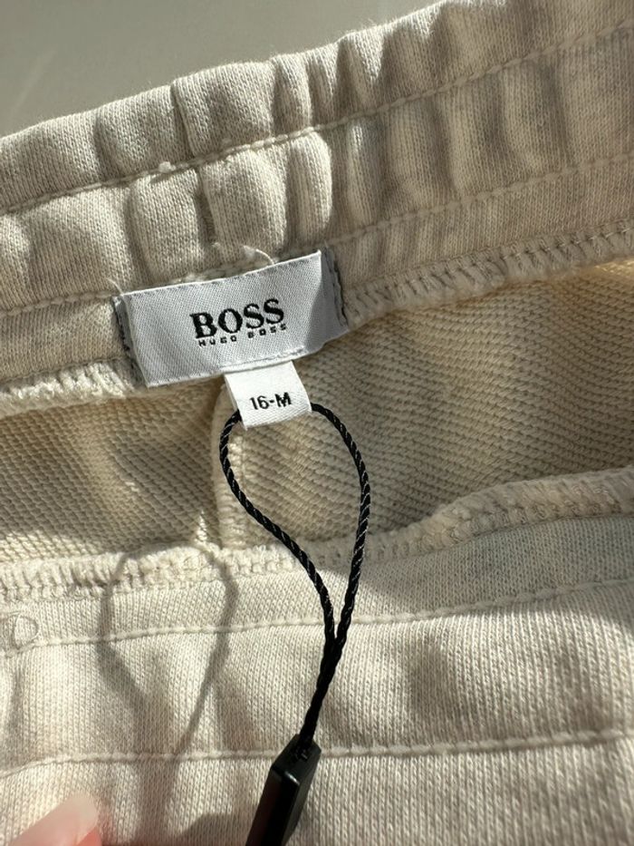 Short Hugo boss neuf 16 ans - photo numéro 4