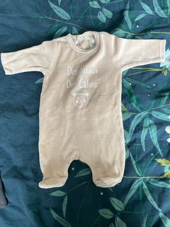Pyjama taille naissance neuf 