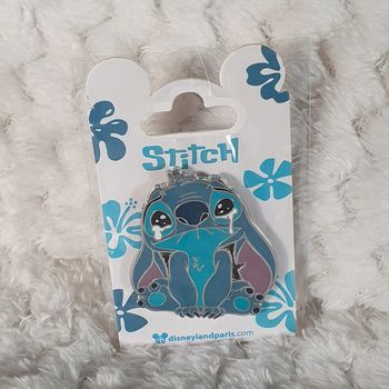 Pin's stitch qui pleure broche disney pins