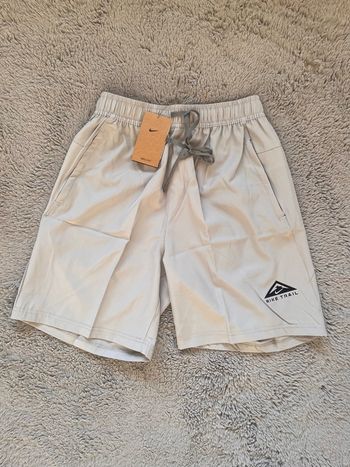 Short Nike Trail / L / Gris