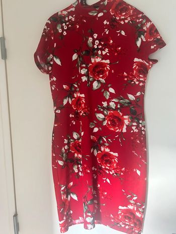 Robe fleurie rouge taille M