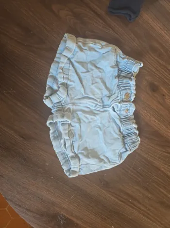 Short 23 mois