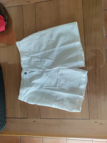 Vend short blanc
