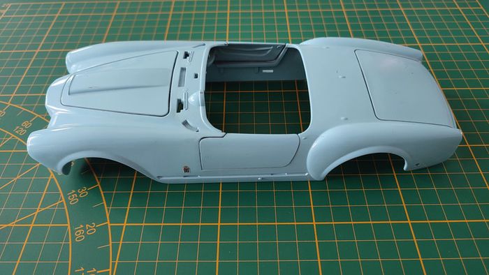 Carcasse carrosserie bleu miniature Bburago Burago Lancia Aurelia B24 Spider 1955 1/18 1/18e #B87 - photo numéro 3