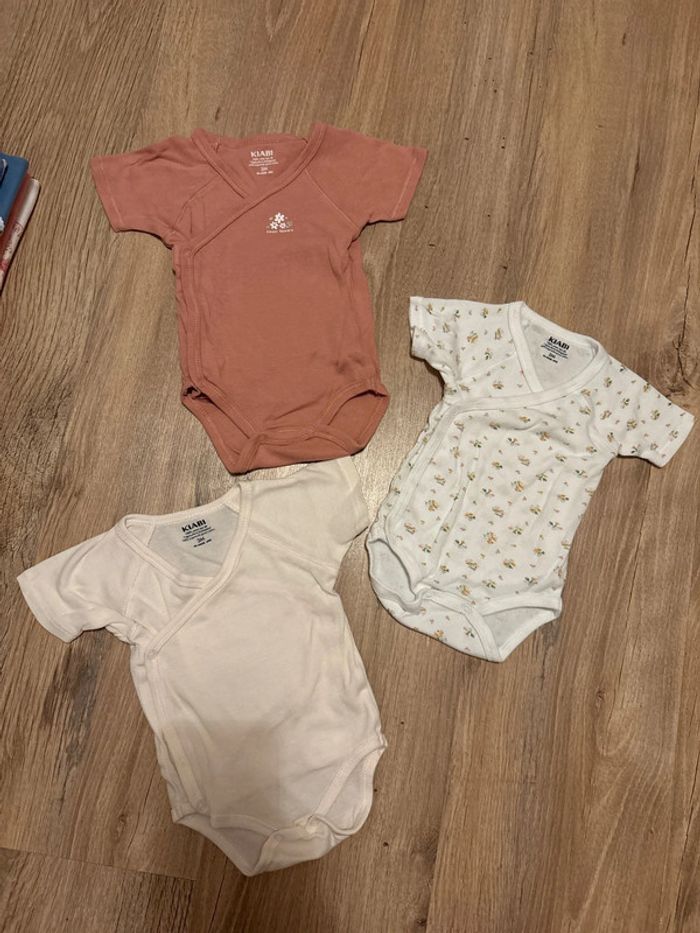 Lot 3 bodies 3 mois Kiabi