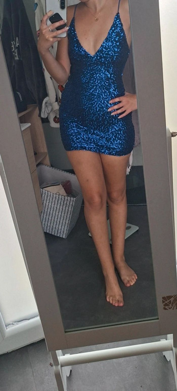 Robe de soirée courte sequin dos nu - photo numéro 5
