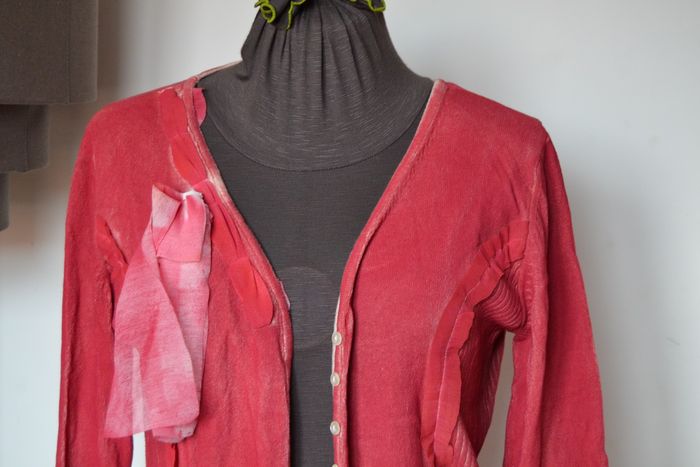 Gilet rouge aspect délavé. Z by Zucchero Taille 44, 47cm aux aisselles. - photo numéro 2