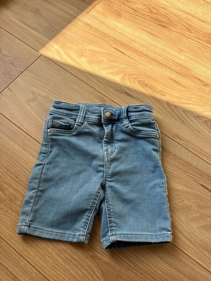 Short tape à l’œil
