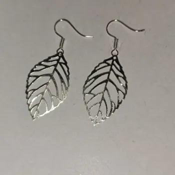 boucles d'oreilles fantaisie métal argenté feuille