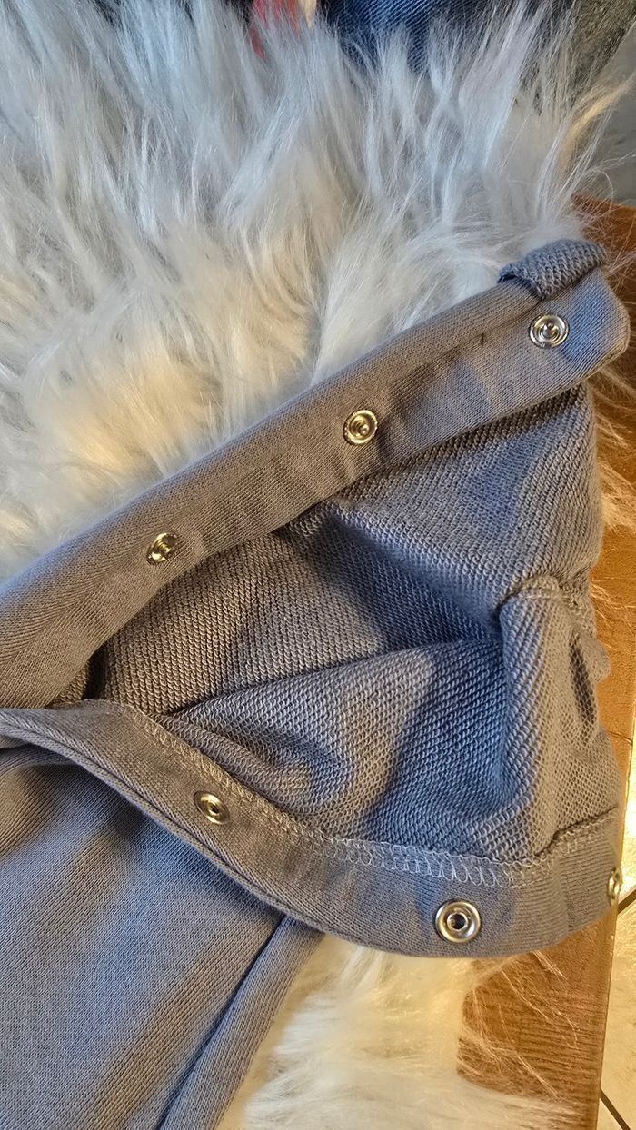 NEUF (non portés)🏷💙 🤩😍SUPERBE ensemble mickey : salopette et teeshirt mc 12 mois garçon💙 - photo numéro 6