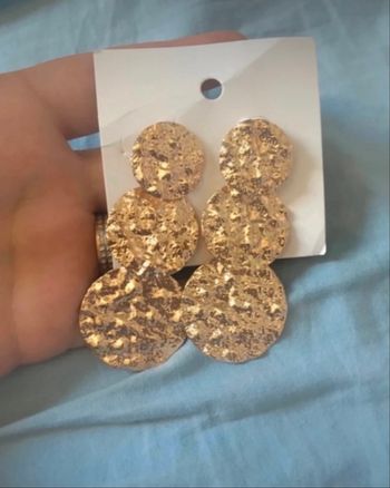 Boucles d’oreilles pendantes NEUVES avec étiquette pour femme forme ronde couleur doré