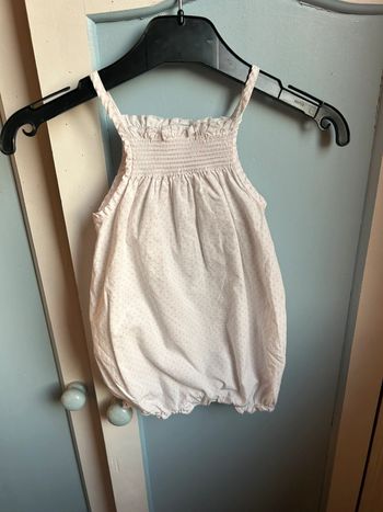 Barboteuse bébé , 6 mois, blanche à pois rose