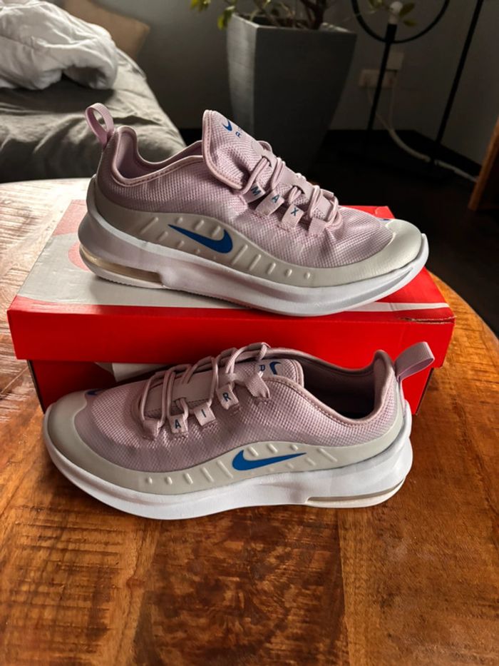 Baskets Air Max. P.38,5 Neuves