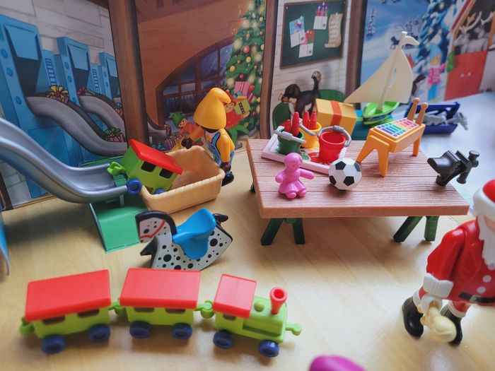 Playmobil 9264 : Calendrier de l'avent, La Fabrique du Père-Noël 🎅 - photo numéro 6