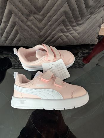 Baskets fille ultra-légeres. Taille 25. Neuf Puma