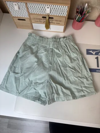 Short fille