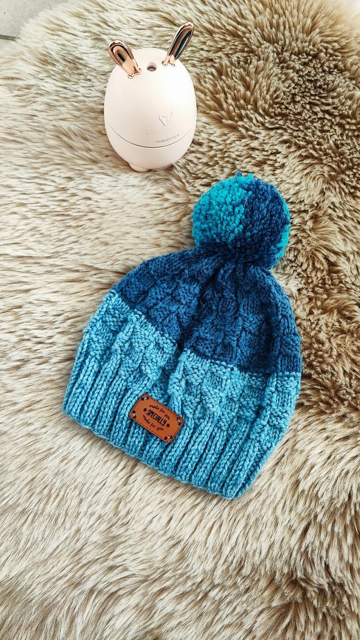Bonnet bleu fait main