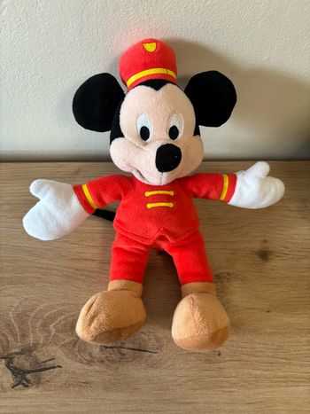 Doudou peluche Mickey chef d orchestre Disney