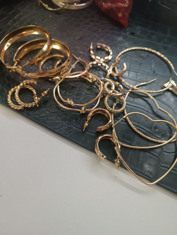 Lot de boucles d'oreille dorées